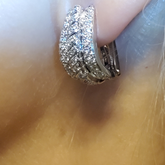 18K WHITE GOLD DIAMOND EARRINGS. - Picture 4 of 10